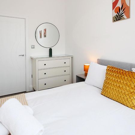 Sapphire House Apartments เทลฟอร์ด ภายนอก รูปภาพ