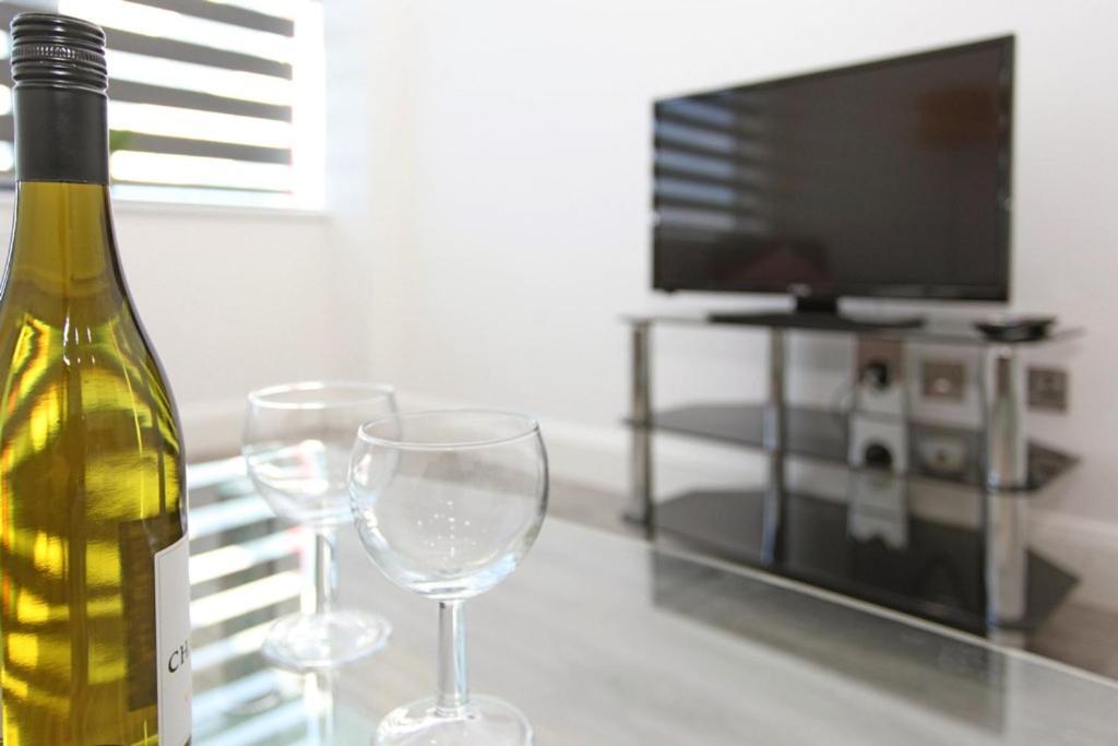 Sapphire House Apartments เทลฟอร์ด ภายนอก รูปภาพ