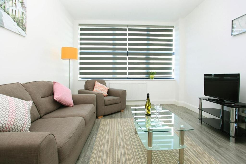 Sapphire House Apartments เทลฟอร์ด ภายนอก รูปภาพ