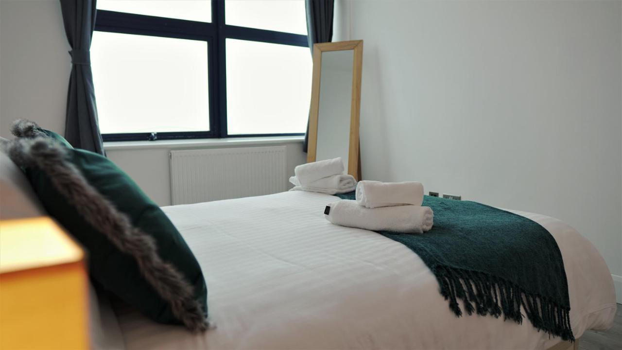 Sapphire House Apartments เทลฟอร์ด ภายนอก รูปภาพ