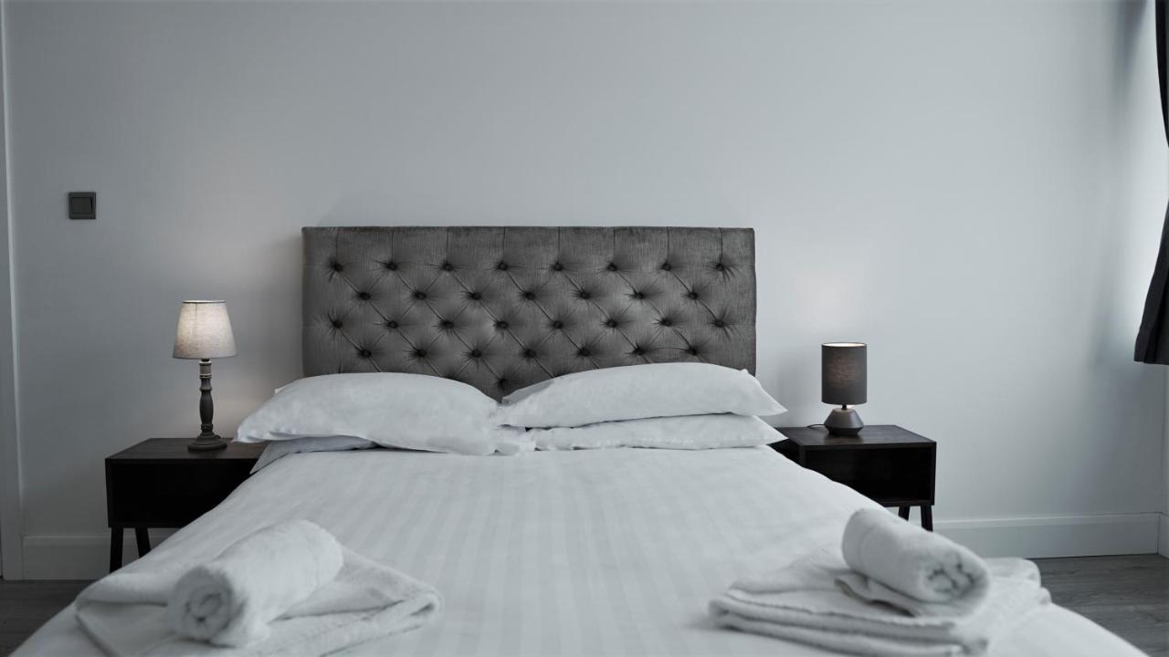 Sapphire House Apartments เทลฟอร์ด ภายนอก รูปภาพ