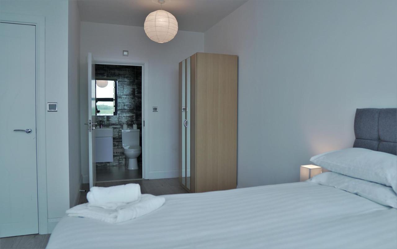 Sapphire House Apartments เทลฟอร์ด ภายนอก รูปภาพ