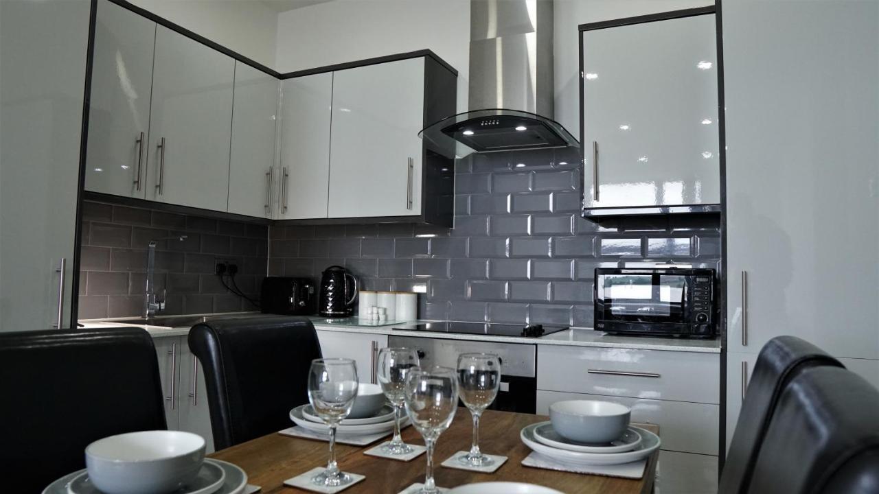 Sapphire House Apartments เทลฟอร์ด ภายนอก รูปภาพ
