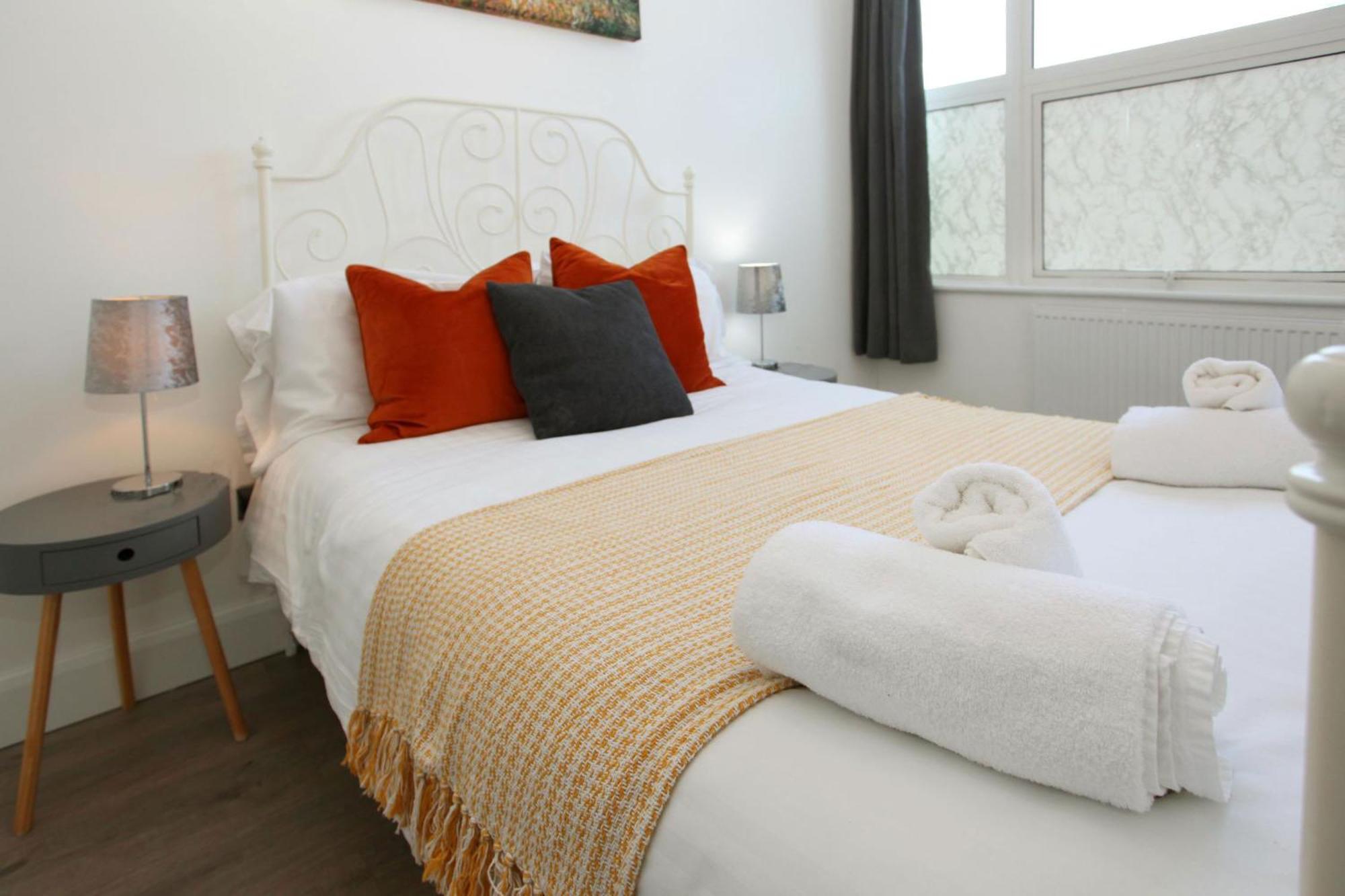Sapphire House Apartments เทลฟอร์ด ภายนอก รูปภาพ