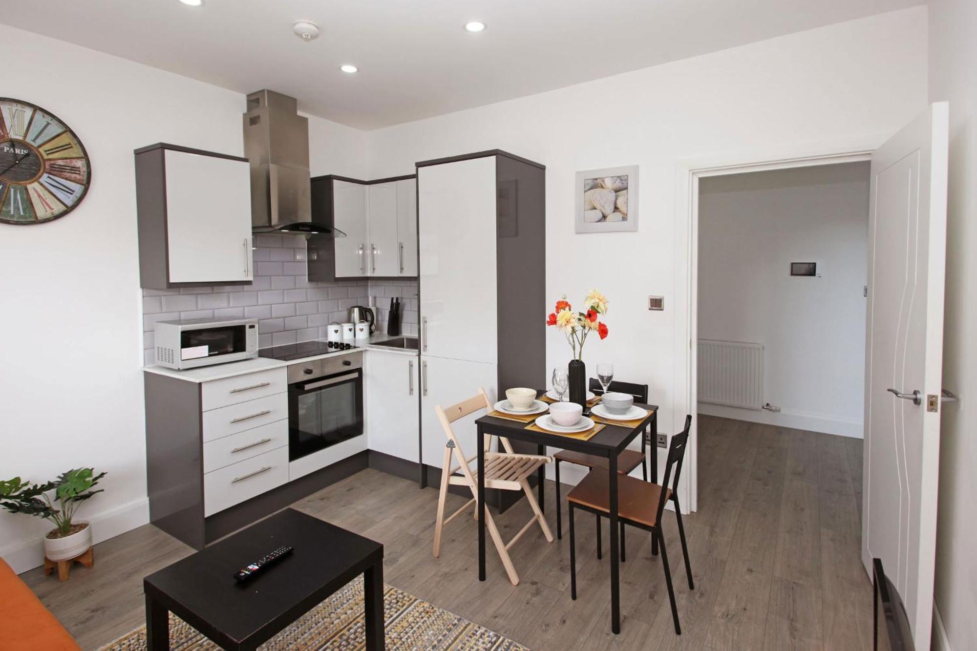 Sapphire House Apartments เทลฟอร์ด ภายนอก รูปภาพ