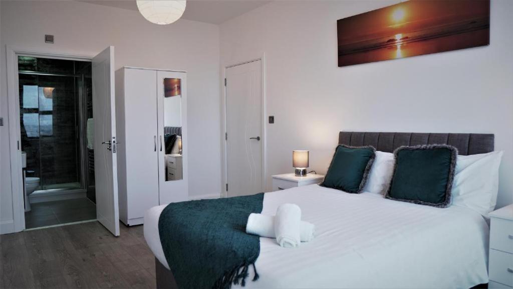 Sapphire House Apartments เทลฟอร์ด ภายนอก รูปภาพ