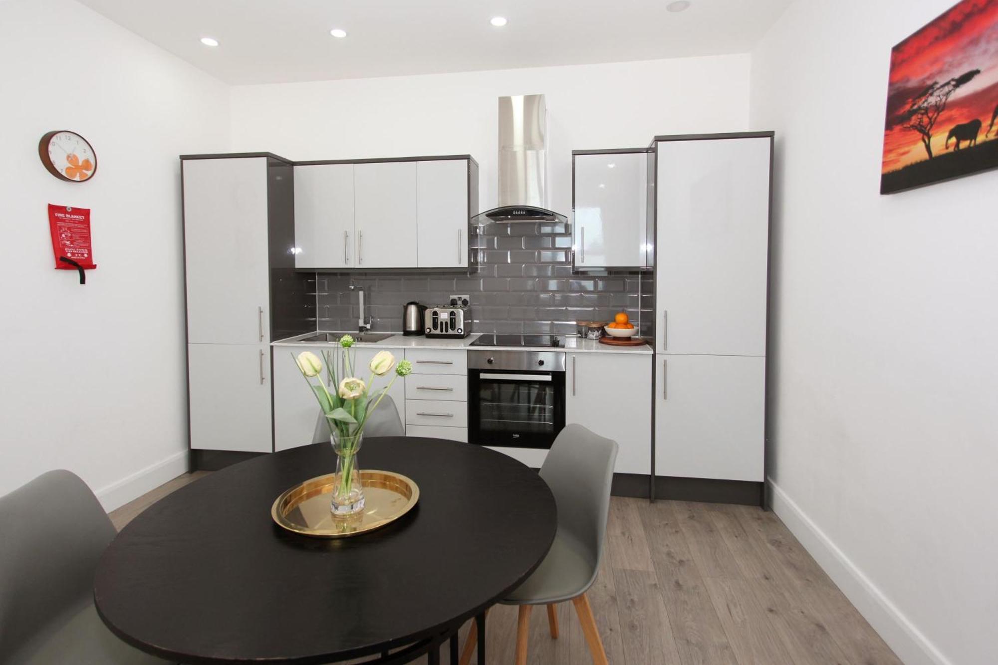 Sapphire House Apartments เทลฟอร์ด ภายนอก รูปภาพ