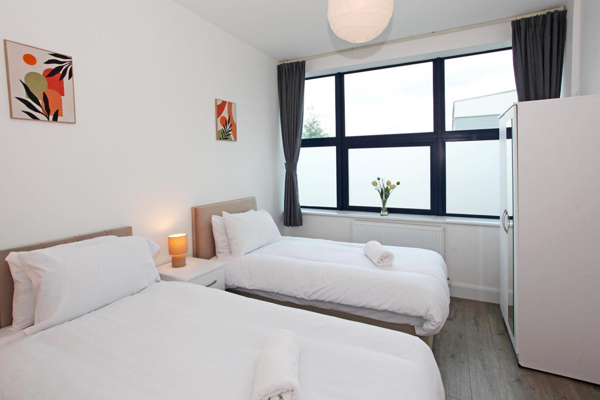 Sapphire House Apartments เทลฟอร์ด ภายนอก รูปภาพ