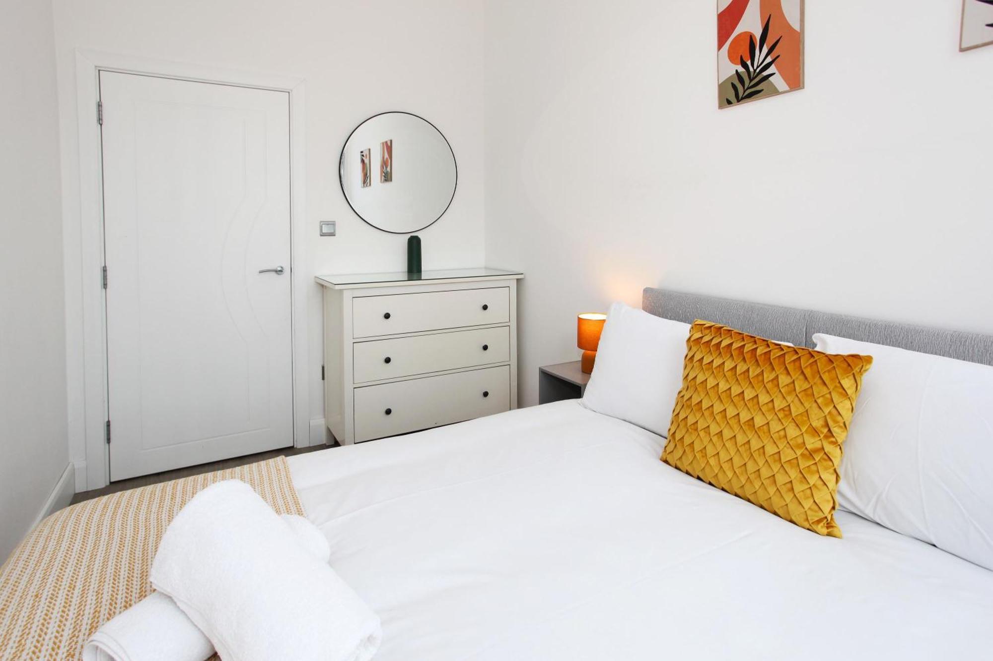 Sapphire House Apartments เทลฟอร์ด ภายนอก รูปภาพ