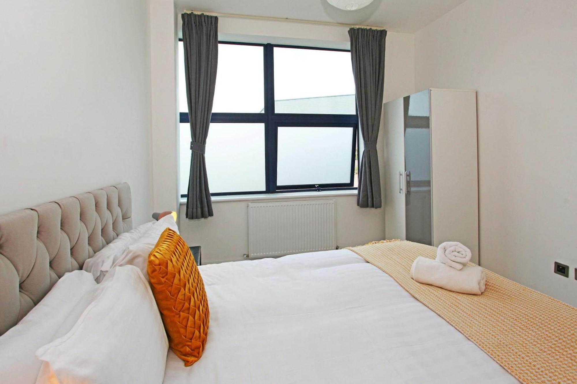 Sapphire House Apartments เทลฟอร์ด ภายนอก รูปภาพ