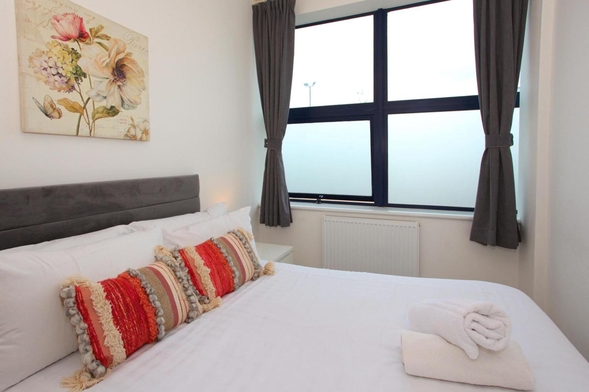 Sapphire House Apartments เทลฟอร์ด ภายนอก รูปภาพ