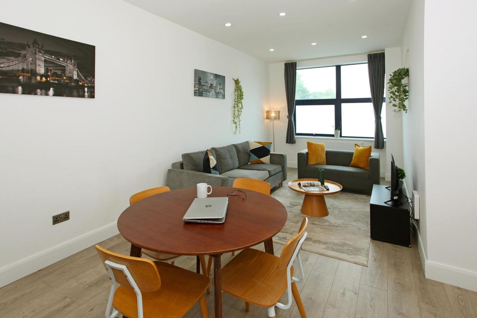 Sapphire House Apartments เทลฟอร์ด ภายนอก รูปภาพ