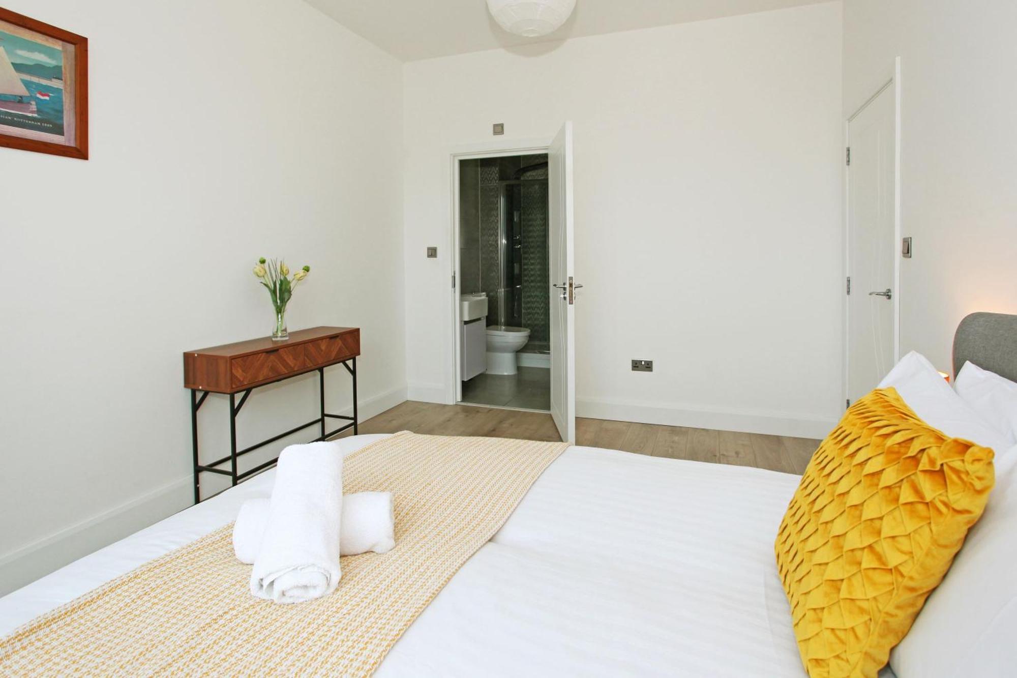Sapphire House Apartments เทลฟอร์ด ภายนอก รูปภาพ